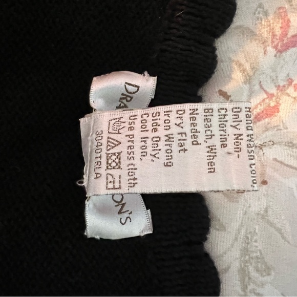 “Draper’s & Damon’s Christmas Vest - Picture 8 of 14